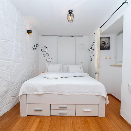 Apartments Vitoria Mali Lošinj Eksteriør bilde