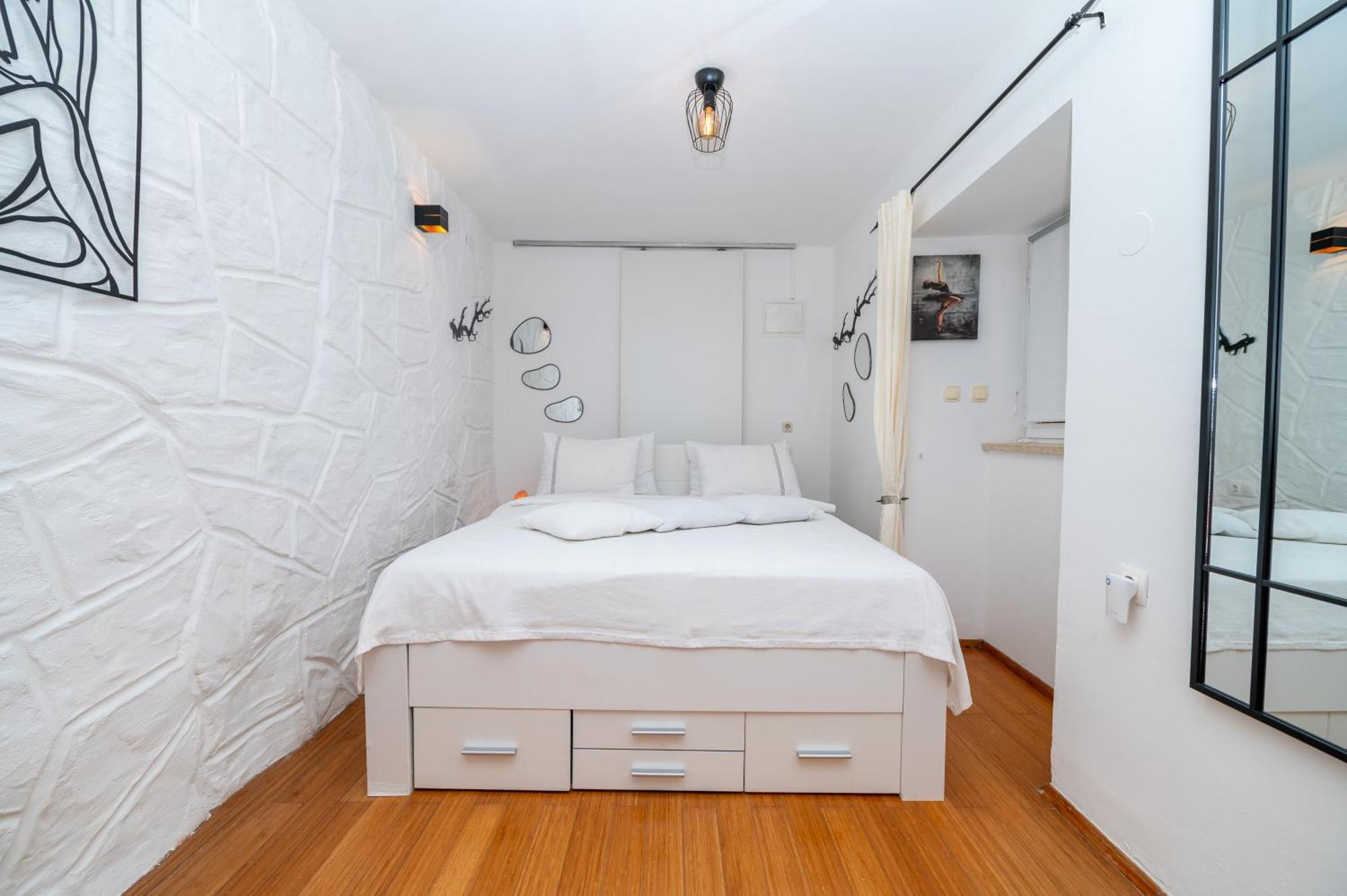 Apartments Vitoria Mali Lošinj Eksteriør bilde