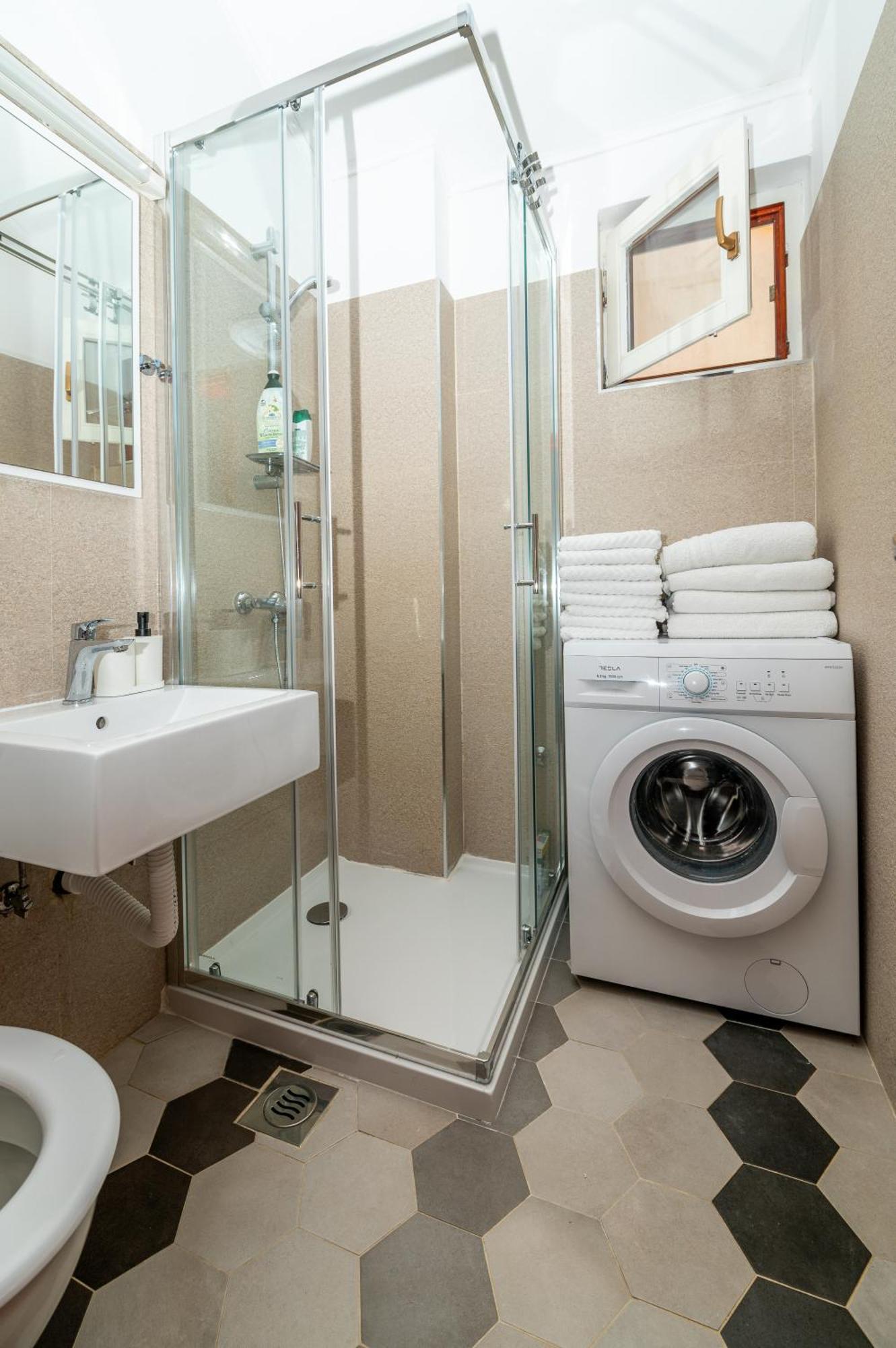 Apartments Vitoria Mali Lošinj Eksteriør bilde